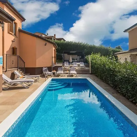 Villa Marina With Pool, Bbq & Parking Near Porec