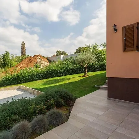 Villa Marina With Pool, Bbq & Parking Near Porec *