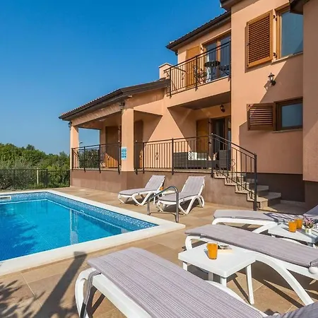 Villa Marina With Pool, Bbq & Parking Near Porec *