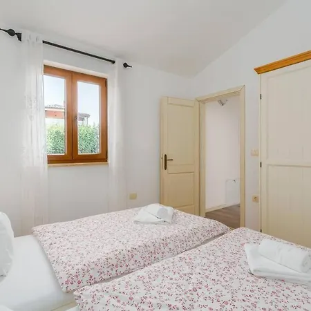 Marina With Pool, Bbq & Parking Near Porec Villa Jasenovica