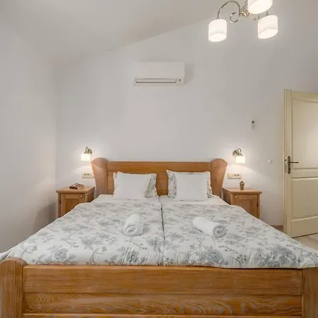 빌라 Marina With Pool, Bbq & Parking Near Porec *
