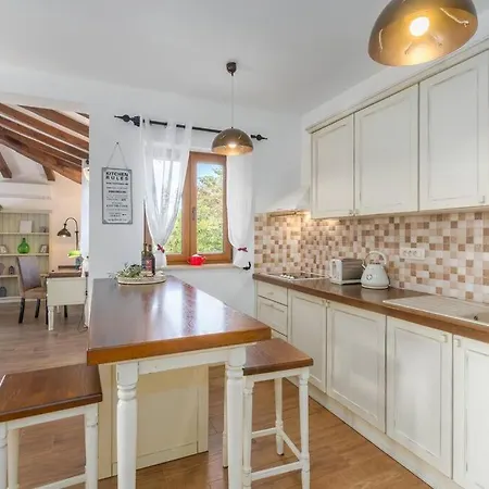 Marina With Pool, Bbq & Parking Near Porec Jasenovica