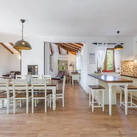 Villa Marina With Pool, Bbq & Parking Near Porec *