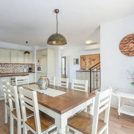 Marina With Pool, Bbq & Parking Near Porec Villa *