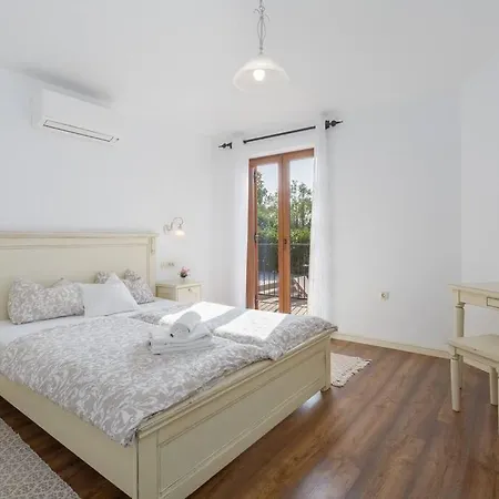 Marina With Pool, Bbq & Parking Near Porec Villa Jasenovica