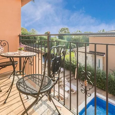 Marina With Pool, Bbq & Parking Near Porec 빌라
