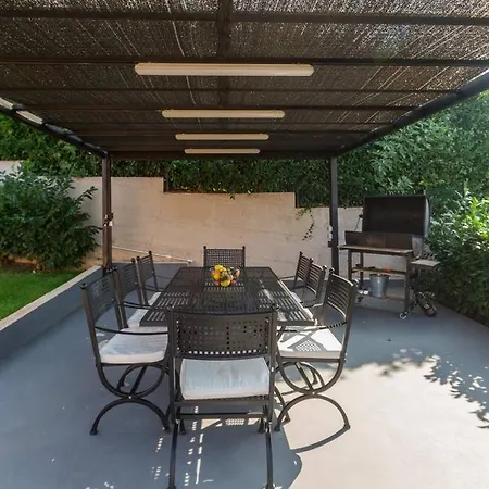 Villa Marina With Pool, Bbq & Parking Near Porec